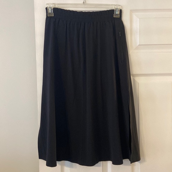 Athleta Dresses & Skirts - Athleta Skirt size S length 28” color black